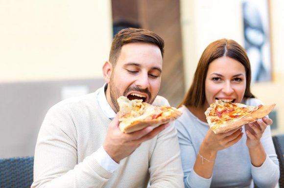 Réserver une table en terrasse pour partager une pizza entre amis - Annemasse - La Calabraise