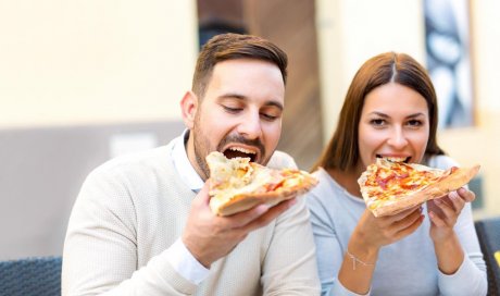 Réserver une table en terrasse pour partager une pizza entre amis - Annemasse - La Calabraise